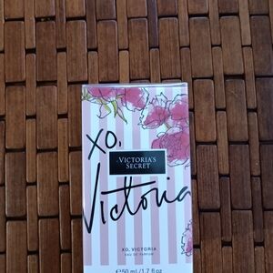 Victoria's Secret XO, Victoria Eau de Parfum - Pink Floral Box